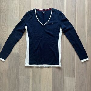 Tommy Hilfiger Women’s Long Sleeve V-Neck